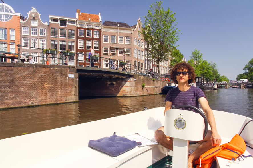 Rend a boat in Amsterdam